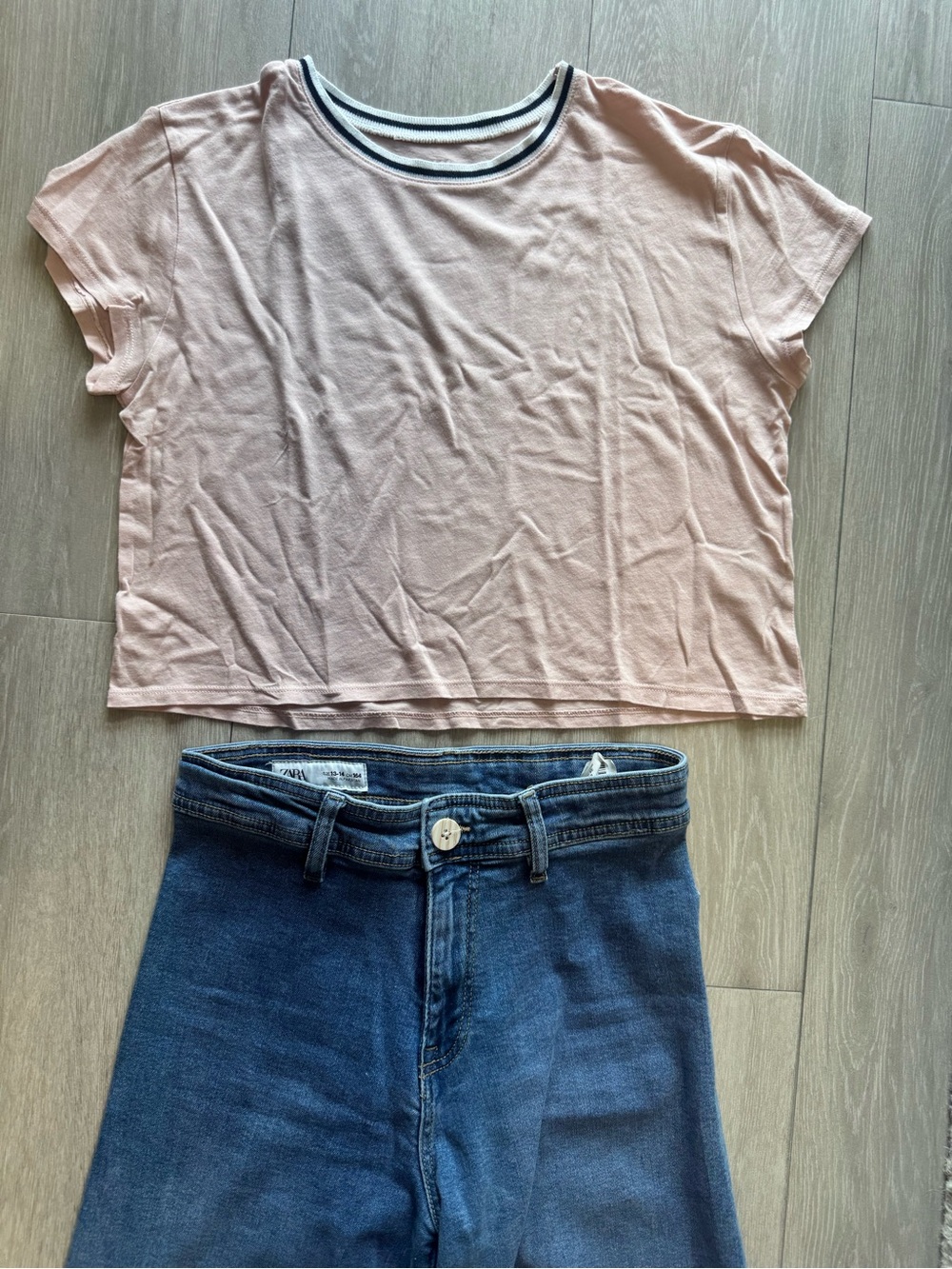 Zara blue jeans & H&M Blush Pink Short-Sleeve Cropped Tee with Contrast Neckline